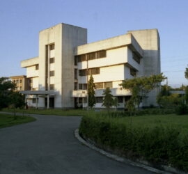 An image of the outside of the library at Shahjalal University of Science and Technology
