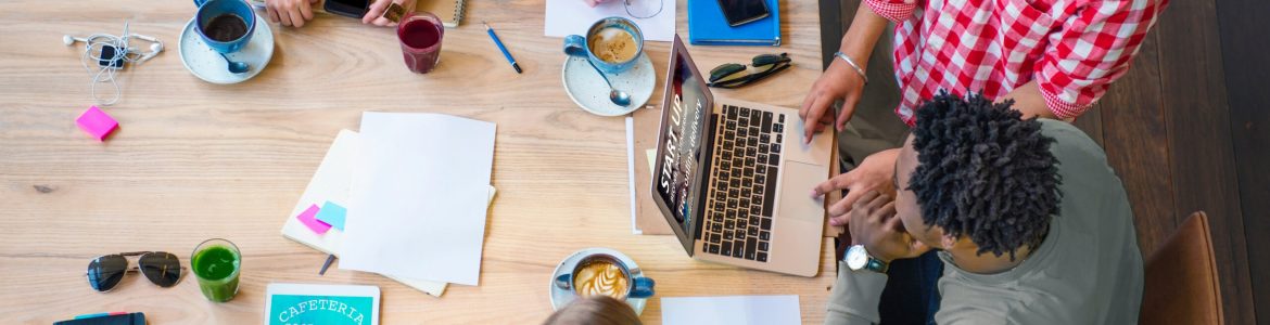 Students work together on laptops in a cafe